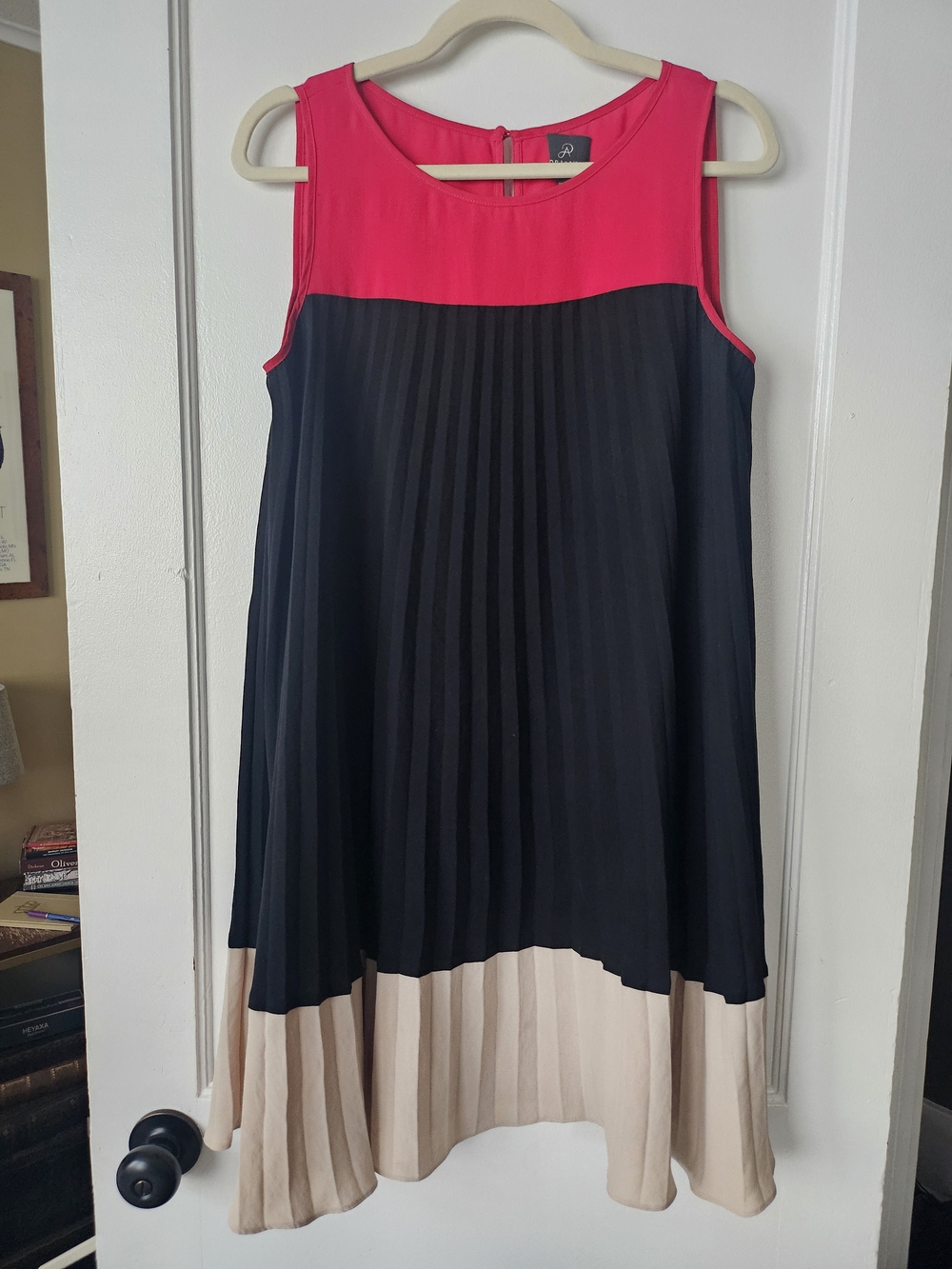 Sleeveless Colorblock Mod Pleated Dress in Red, Black & Cream
